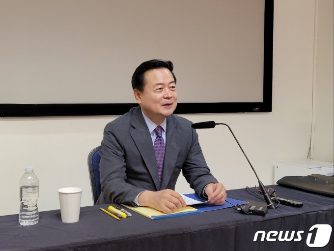 조현동 주미대사가 26일(현지시간) 워싱턴DC 한국문화원에서 특파원 간담회를 갖고 있다.