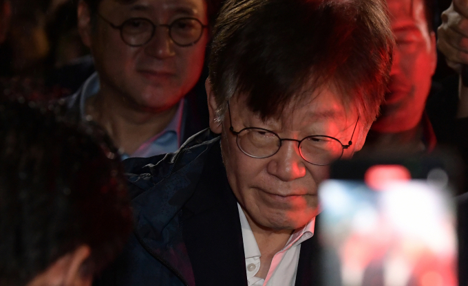 백현동 개발 특혜와 쌍방울 대북 송금 의혹을 받는 이재명 더불어민주당 대표가 27일 새벽 구속영장이 기각된 후 경기 의왕시 서울구치소를 나섰다. /사진=뉴스1