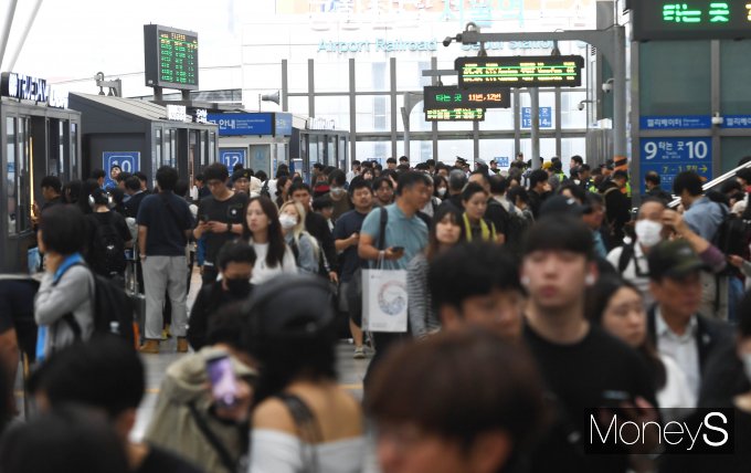 [머니S포토] 귀성객으로 붐비는 서울역