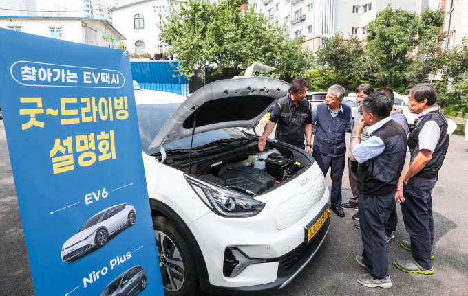  기아, 전기차 택시 고객 대상 안전 교육 프로그램 '찾아가는 EV 택시 굿 드라이빙' 개최 /사진제공=기아
