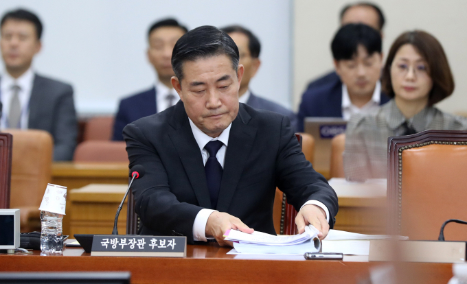 신원식 국방부 장관 후보자가 27일 과거 발언에 대해 사과했다. 사진은 27일 오전 서울 여의도 국회에서 열린 인사청문회에 출석한 신 후보자. /사진=뉴시스
