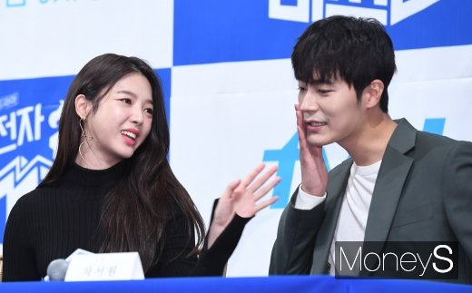 엄현경은 차서원의 전역 후 결혼을 앞두고 있다. 사진은 지난 2019년 서울 강남구 임피리얼 팰리스 서울에서 열린 tvN 수목드라마 '청일전자 미쓰리'(극본 박정화, 연출 한동화) 제작발표회에 참석한 엄현경과 차서원. /사진=장동규 기자