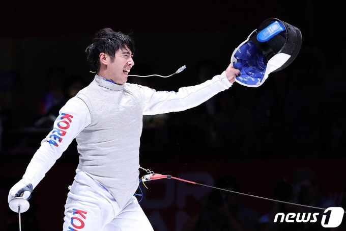 [사진] 허준의 환호