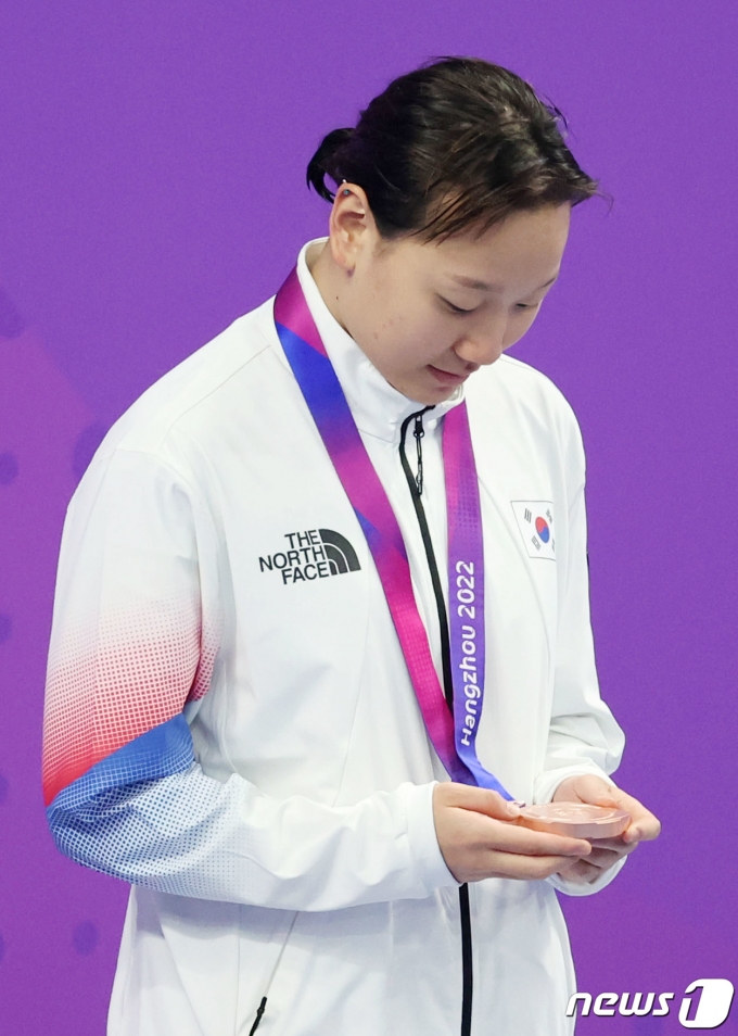 [사진] 이은지 '소중한 동메달'