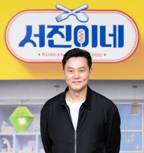 배우 이서진이 9월 말 후크엔터테인먼트와의 계약 종료 후 FA 시장에 나온다. 배우 이서진이 tvN 예능 '서진이네' 제작발표회에 참석해 포즈를 취하고 있다. /사진제공=CJENM