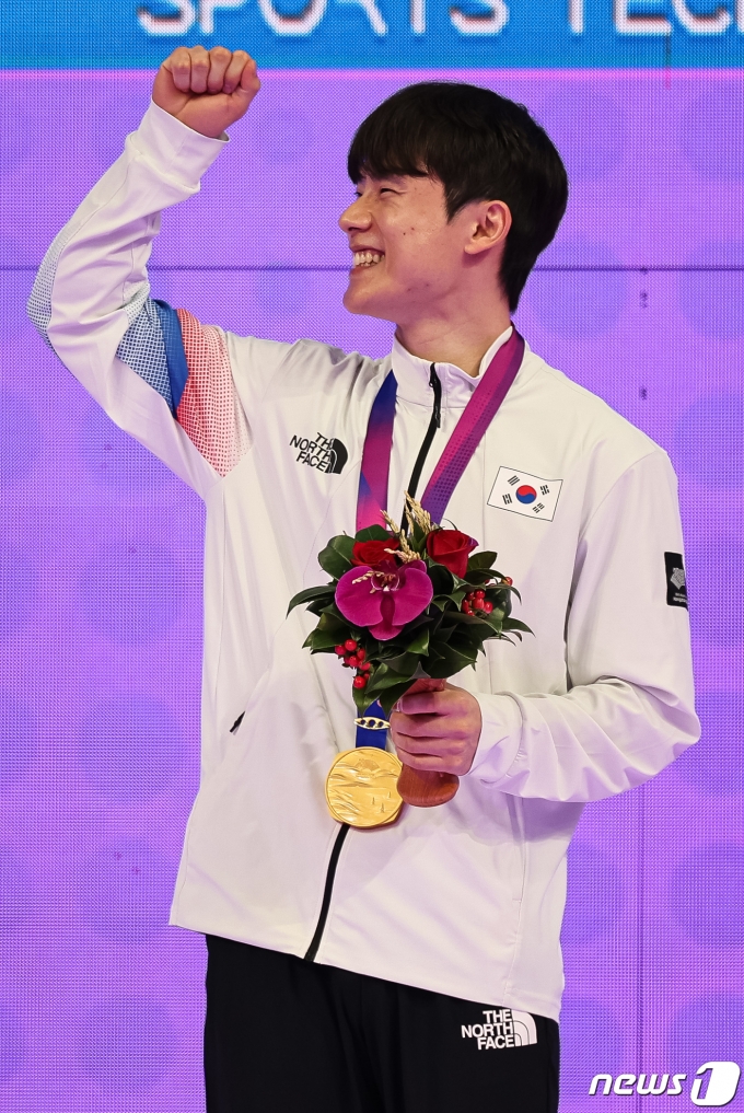 [사진] 김한솔 '내가 마루 아시아 챔피언'