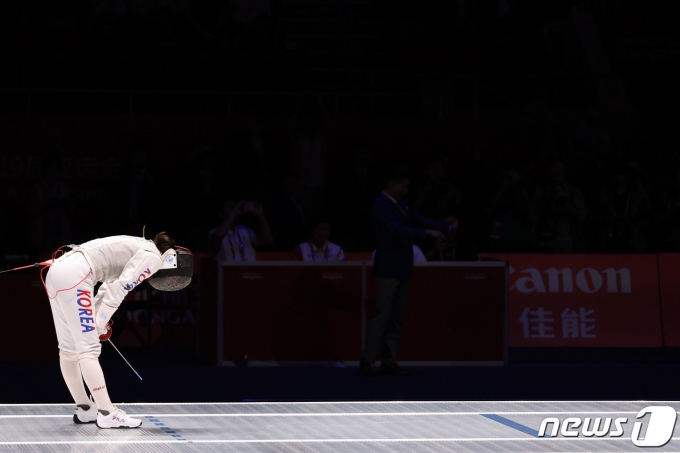 [사진] '따라가기엔 너무 먼 거리'