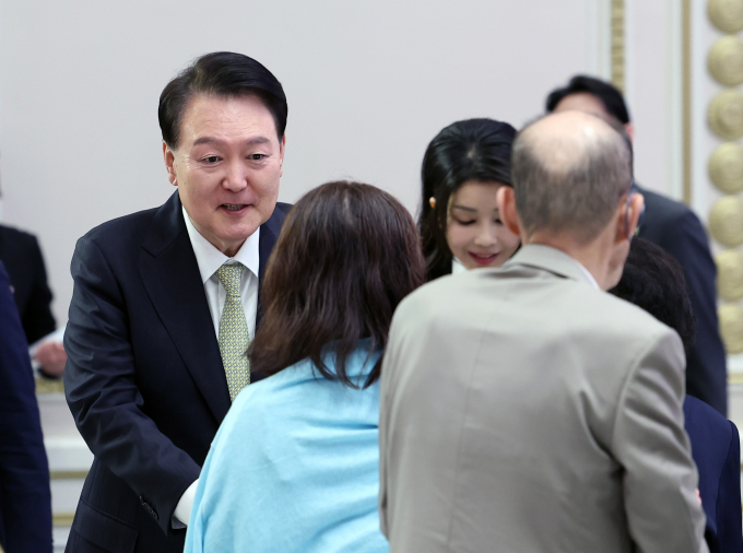 윤석열 대통령이 29일 추석을 맞아 청와대 영빈관으로 원폭 피해 동포들을 초정해 오찬간담회를 가졌다. /사진=뉴시스 