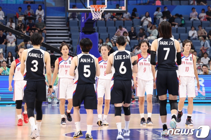 [사진] 물러설 수 없는 남북 대결