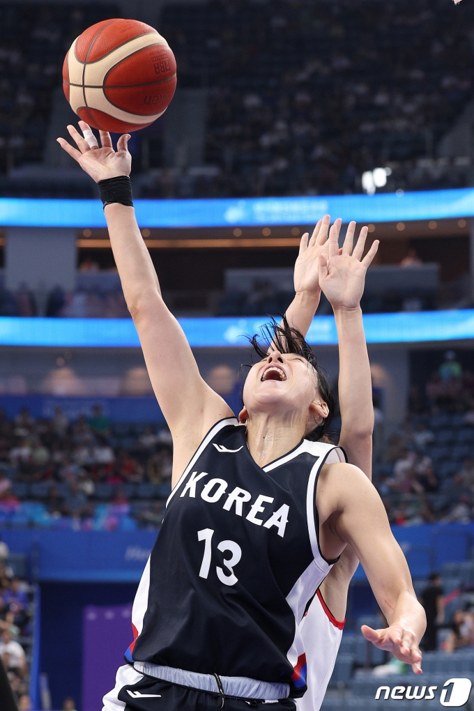 [사진] 최단비 '들어가라'