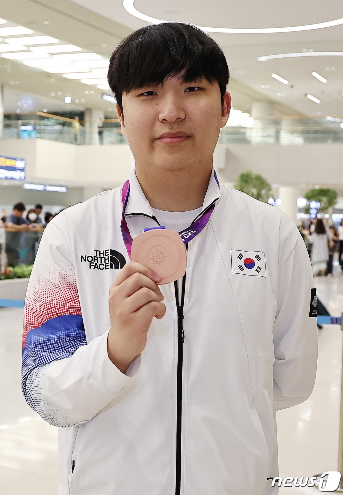 [사진] FC온라인 곽준혁, 韓 e스포츠 첫 메달의 주인공