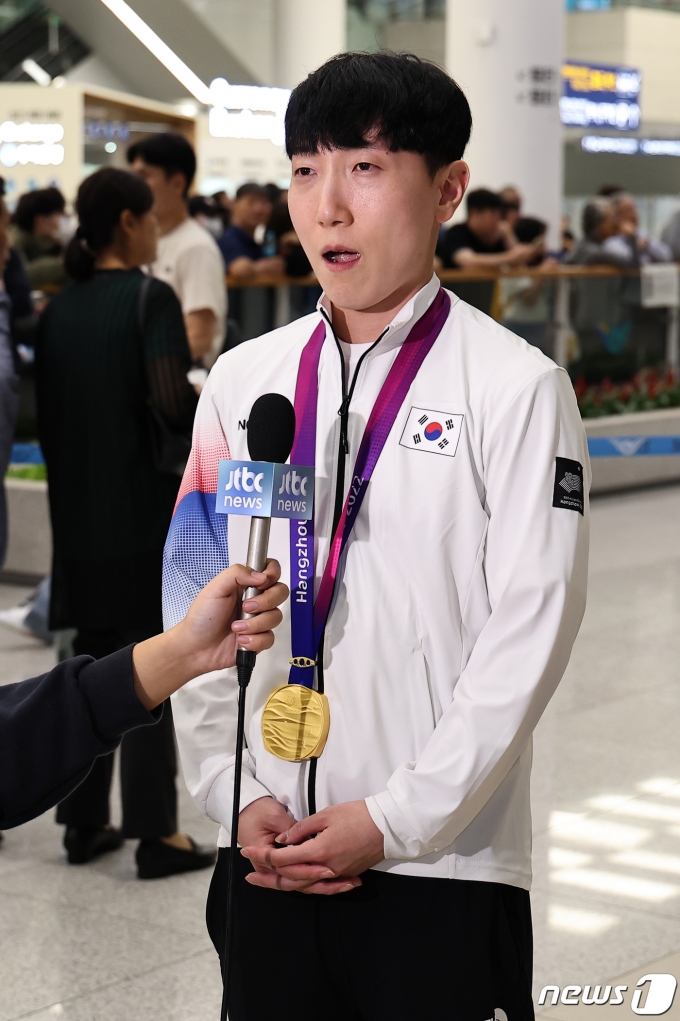 [사진] 韓 e스포츠 '첫 金' 김관우 '어머니 고맙습니다'