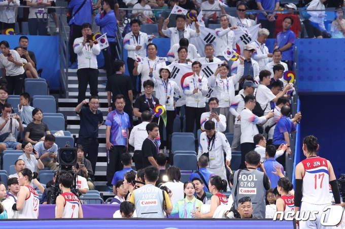 [사진] 승패를 떠나 우리는 한민족