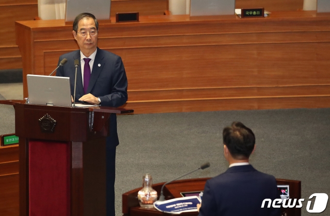 한덕수 국무총리가 7일 서울 여의도 국회에서 열린 제410회 국회(정기회) 제4차 본회의 경제 분야 대정부질문에서 박범계 더불어민주당 의원의 질문에 답하고 있다. 2023.9.7/뉴스1 ⓒ News1 임세영 기자