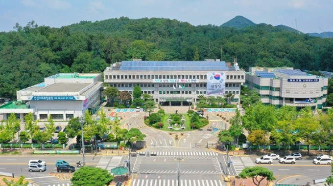 안산시가 대학생 본인부담 등록금 반값 지원 신청을 받는다. 사진은 안산시청 전경. /사진=안산시
