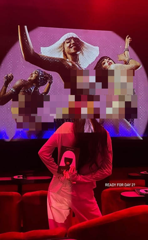 블랙핑크 리사가 자신이 출연하는 19금 쇼 홍보에 적극 나섰다. /사진=리사 인스타그램 캡처