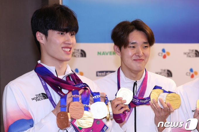[사진] 메달밭 수확한 황선우·김우민
