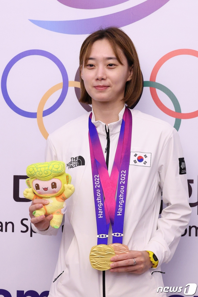 [사진] 금메달 목에 건 윤지수