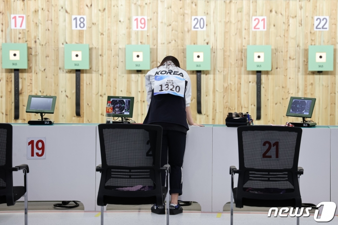 [사진] 사격 레인지에서 발길이 떨어지지 않는 김보미