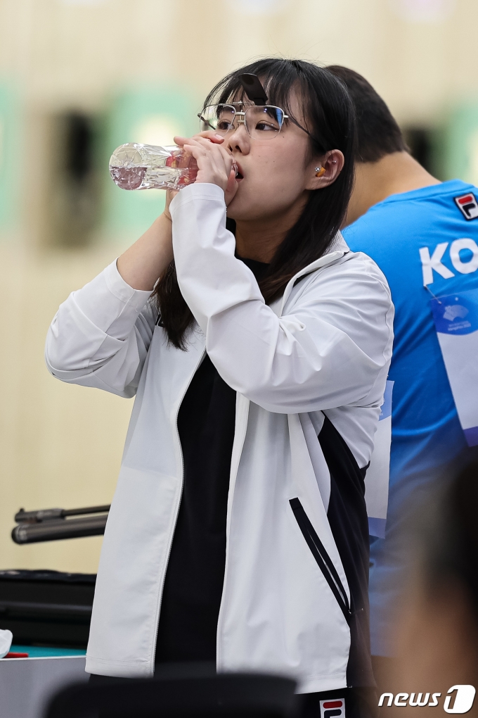 [사진] 물 마시는 김보미
