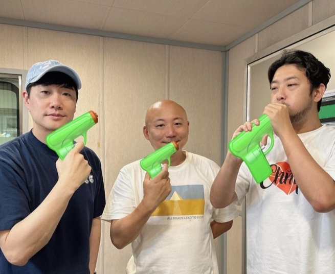 침착맨(이말년)이 유튜브 장기 휴방을 예고했다. 사진은 SBS 파워FM '배성재의 텐'에 출연했던 진행자 배성재(왼쪽부터)와 게스트 주호민, 이말년의 모습 ./사진=SBS 파워FM '배성재의 텐' 인스타그램