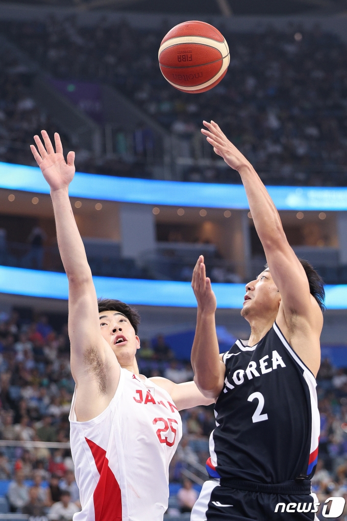 [사진] 첫 득점 올리는 허훈