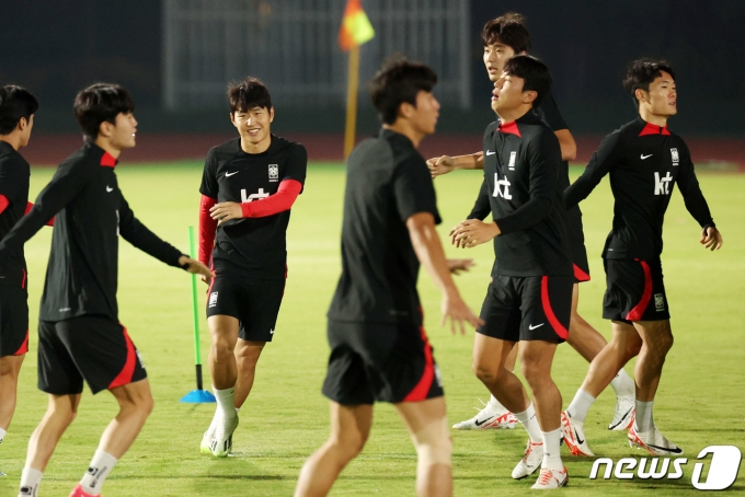 [사진] 즐겁게 훈련하는 축구대표팀