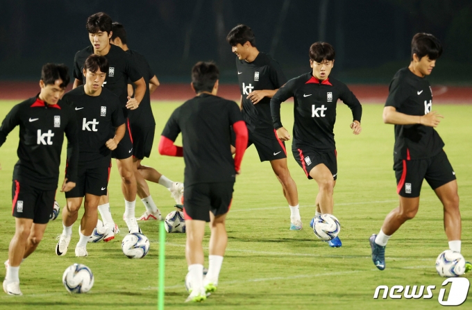 [사진] '중국전 필승전략은?'