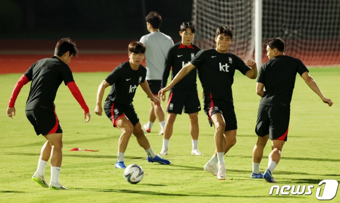 [사진] 중국전 앞두고 훈련 매진하는 대한민국