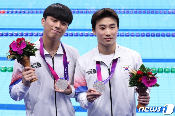 [사진] 은메달 획득한 우하람·이재경