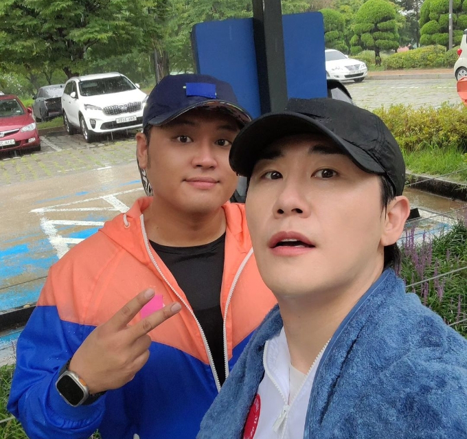 영탁(오른쪽)과 매니저./사진=영탁 인스타그램 캡처