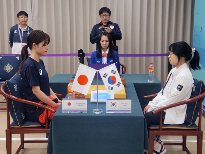 한국 여자 바둑의 간판 최정 9단(오른쪽) (한국기원 제공)