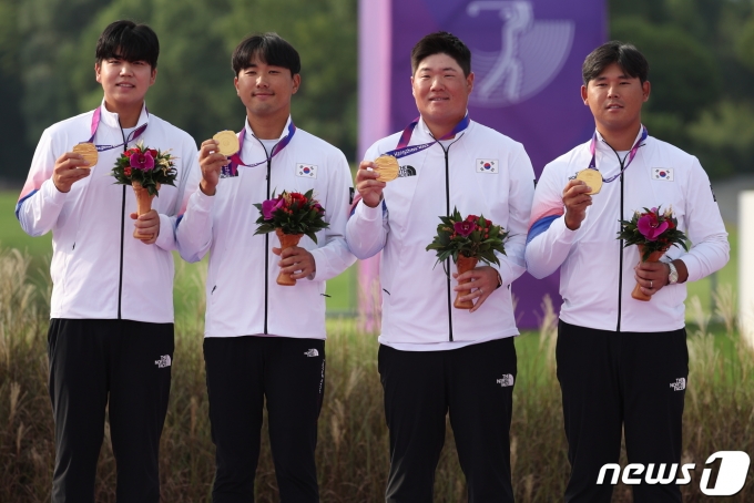 2022 항저우 아시안게임 남자 골프 단체전 금메달의 주인공들. 왼쪽부터 장유빈, 조우영, 임성재, 김시우. ⓒ News1 민경석 기자