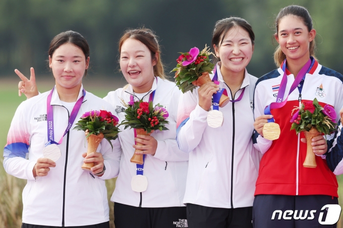 [사진] 함박웃음 짓는 대한민국 여자 골프