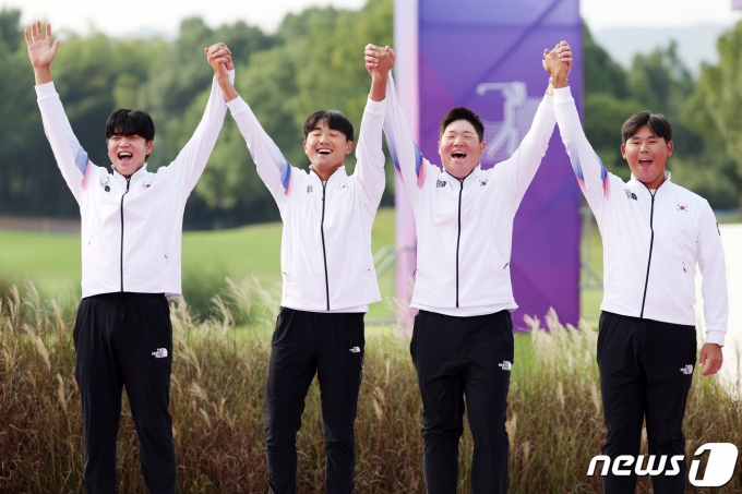 [사진] 대한민국 남자골프 '두 팔 번쩍!'