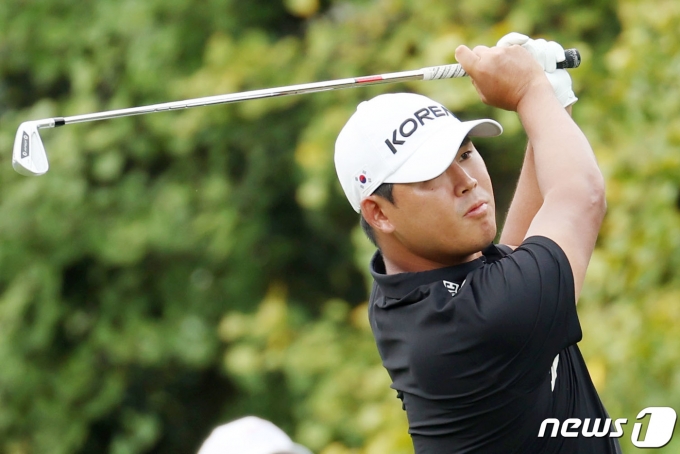 [사진] 티샷 치는 김시우