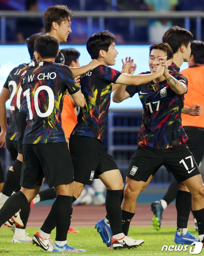 [사진] 홍현석 '날아갈 것 같은 기분'