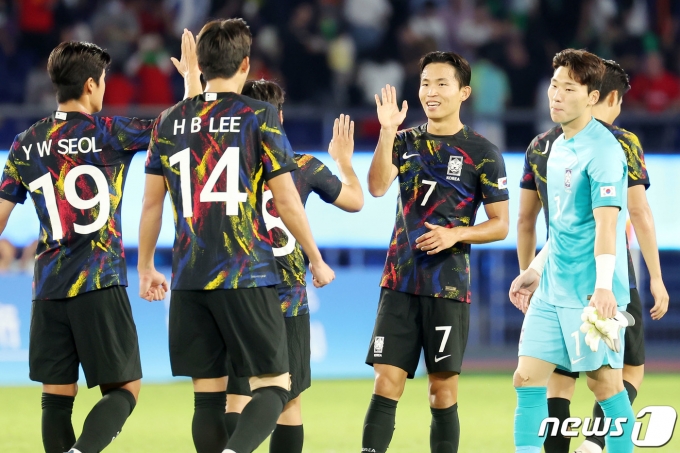 [사진] 중국 상대로 2대0 승리 거둔 대한민국