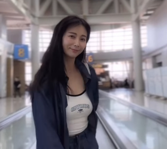 2일 방송인 안혜경은 자신의 인스타그램에 신혼여행을 떠나는 길임을 알리는 영상을 올렸다. 그는 지난달 24일 tvN 드라마 '빈센조' 송요훈 촬영감독과 결혼했다./사진=안혜경 인스타그램 캡처