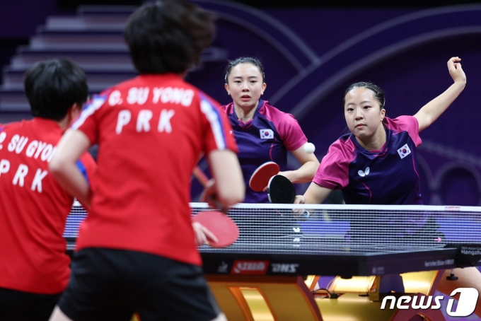 [사진] '피할 수 없는 남북대결'