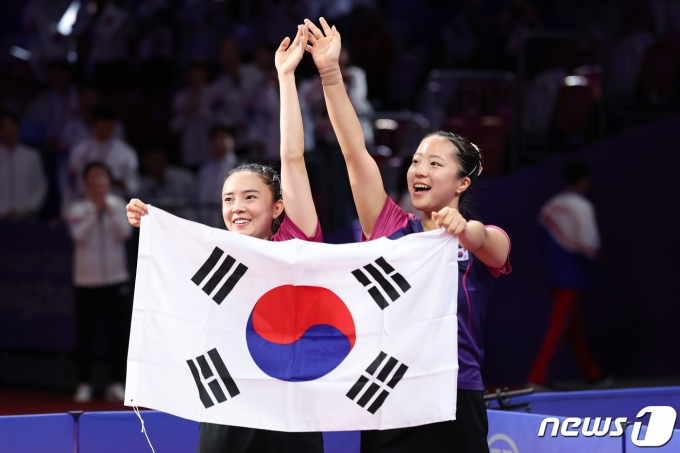 [사진] 신유빈·전지희 '우리가 해냈다'