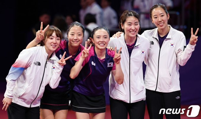 [사진] 신유빈-전지희 금메달에 여자 탁구 대표팀 '눈물바다'