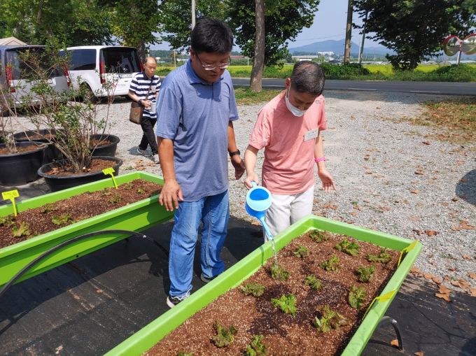 치유농장(화단가꾸기). / 사진제공=경기도