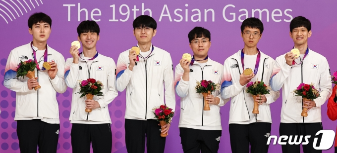 [사진] 남자 바둑 대표팀 '단체전 금메달 땄어요'