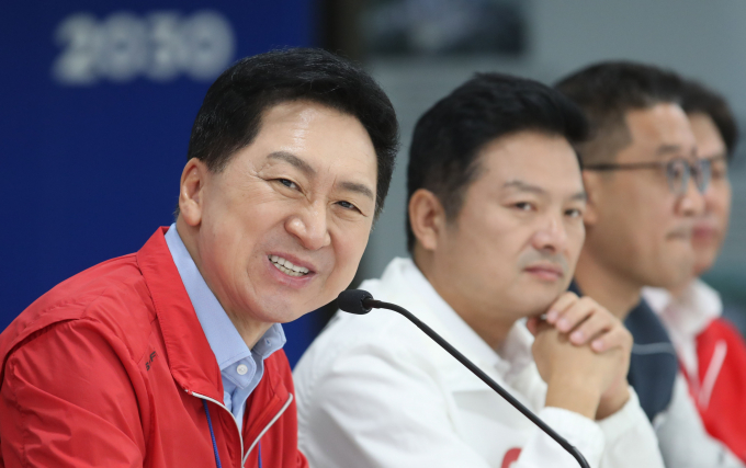 국민의힘이 인사 영입과 조직 정비 등 본격적인 총선 준비에 돌입한다. 사진은 김기현 국민의힘 대표가 지난 3일 오전 서울 강서구 대방빌딩에서 열린 한국공항공사 자회사 전국공항노조 간담회에서 인사말을 하고 있는 모습. /사진=뉴시스