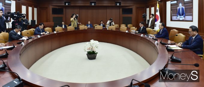 [머니S포토] 금융시장·실물경제 등 관련 비상경제장관회의