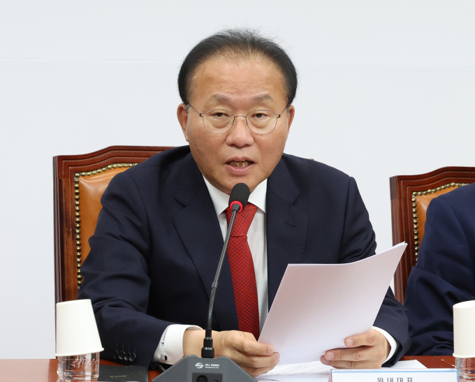국민의힘이 더불어민주당의 이균용 대법원장 후보 임명 반대에 대해 정부와 여당의 발목을 잡으려는 행위라며 비판하고 대법원장을 신속히 임명해야 한다고 주장했다. 사진은 윤재옥 국민의힘 원내대표가 5일 오전 서울 여의도 국회에서 열린 최고위원회의에서 발언을 하는 모습. /사진=뉴스1