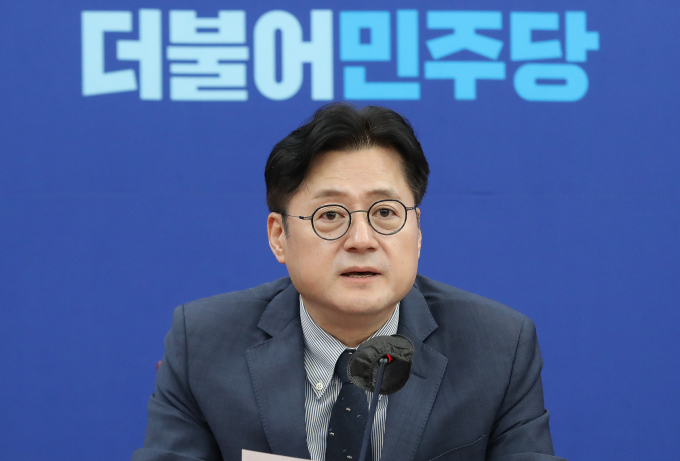 홍익표 더불어민주당 원내대표가 이균용 대법원장 후보자 임명동의안 표결 지연에 따른 사법부 수장 공백을 윤석열 대통령의 책임이라고 지적했다. 사진은 5일 오전 서울 여의도 국회에서 열린 정책조정회의에서 발언을 하는 홍 원내대표. /사진=뉴스1