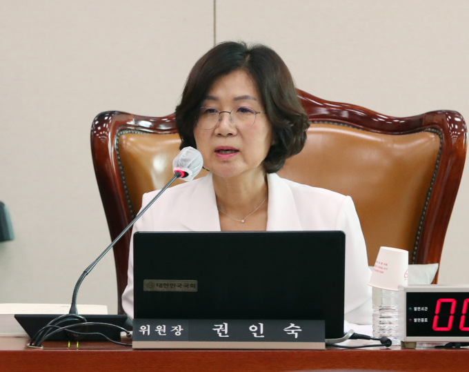 김행 여성가족부 장관 후보자 인사청문회를 앞두고 더불어민주당이 청문회 계획 단독 의결에 대한 유감을 표명했다. 국민의힘이 이를 수용하고 회의장에 입장함에 따라 청문회가 예정대로 열리게 됐다. 사진은 권인숙 국회 여성가족위원회 위원장이 지난 8월25일 오전 서울 여의도 국회에서 여가위 전체회의에서 발언을 하는 모습. /사진=뉴스1