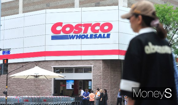 코스트코홀세일(코스트코)이 올해 4분기 호실적을 발표하며 향후 주가가 상승 할 것이라는전망이 나왔다. 사진은 국내 코스트코. /사진=장동규 기자